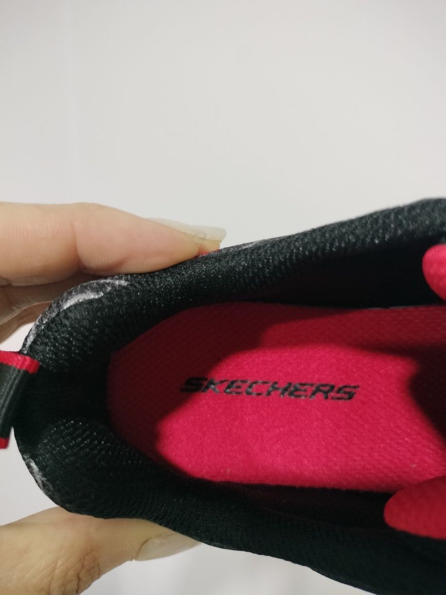 Vende-se tênis novos da marca skechers originais para menino