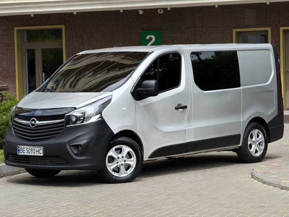 Продам Opel Vivaro Груз-пас 2015 року.