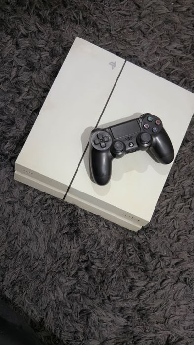 Ps4 branca com comando e jogo