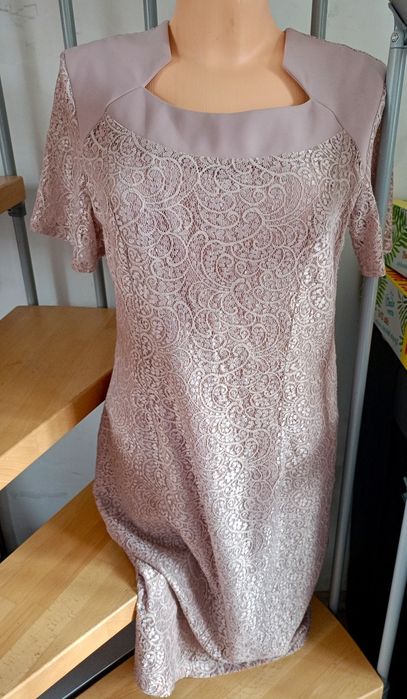 Sukienka z krótkimi rękawami pudrowy róż koronka elegancka koktajlowa