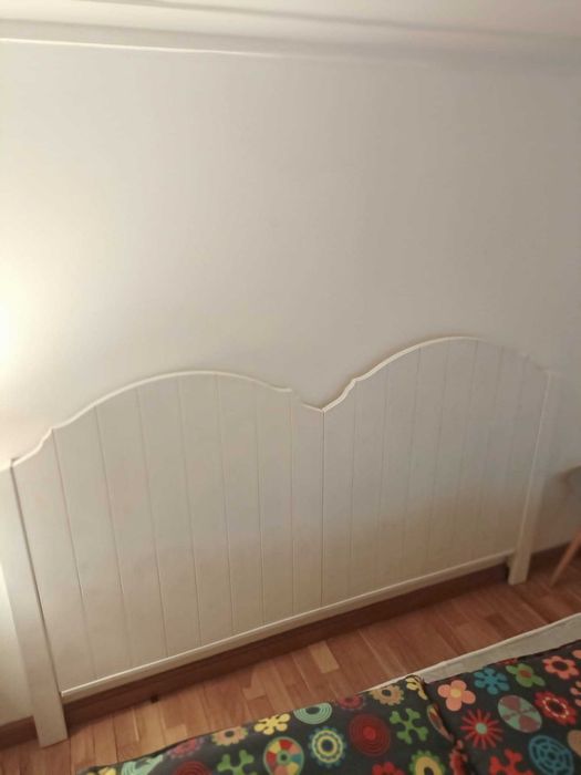 Cabeceira de cama branca