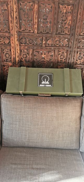 Drewniana skrzynka po alkoholu używana