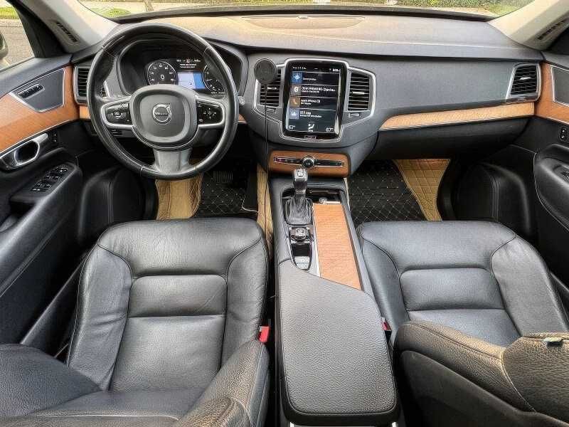 2022 Volvo XC90 T5 Momentum