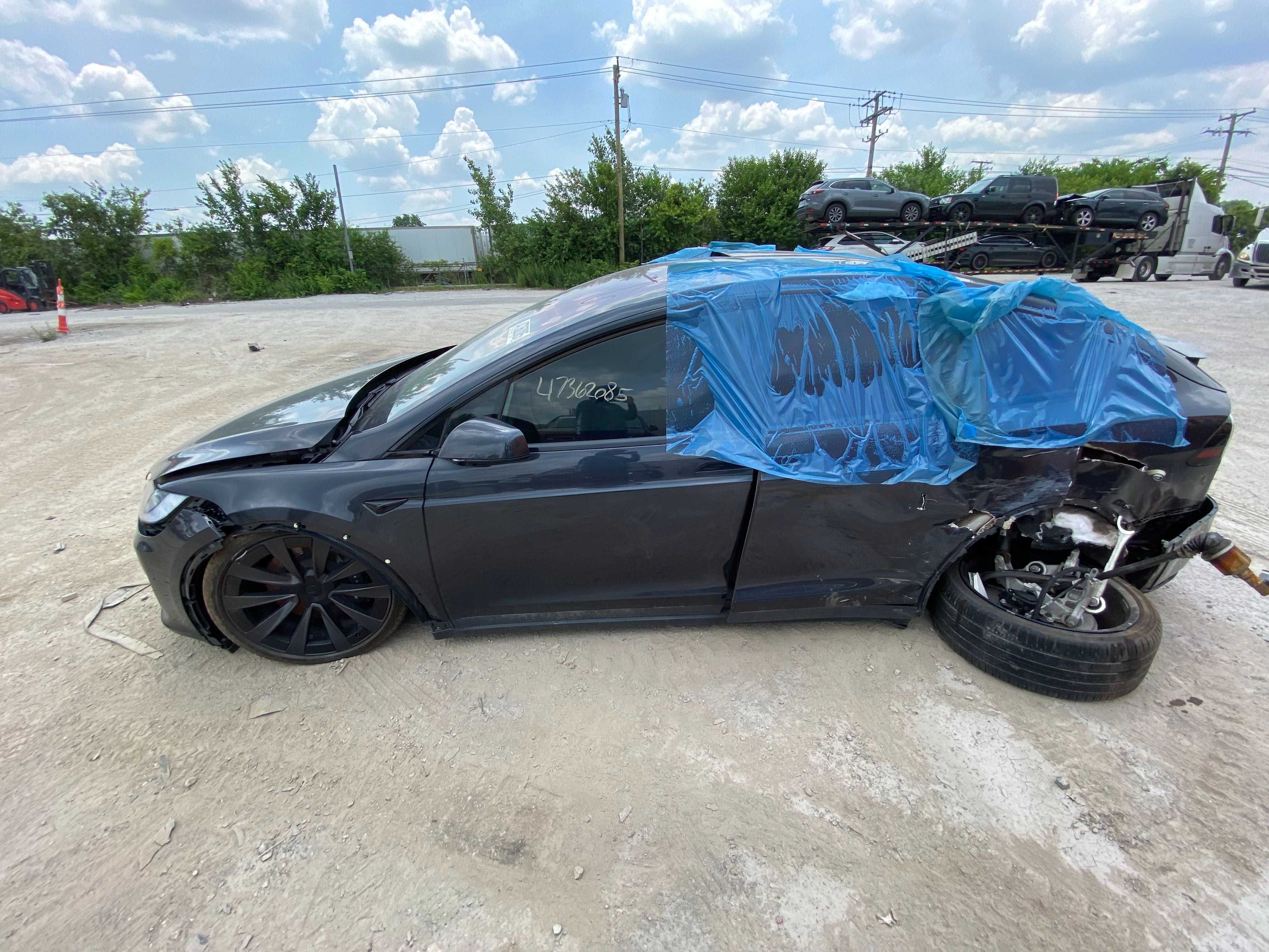 Tesla Model X 24 рік