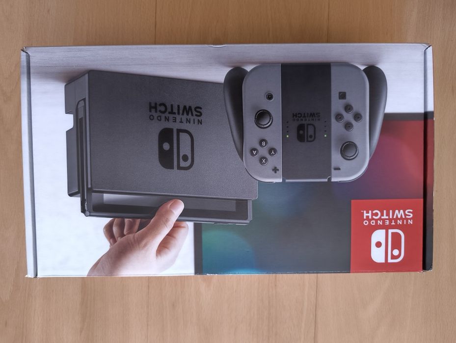 Nintendo Switch V1 em caixa