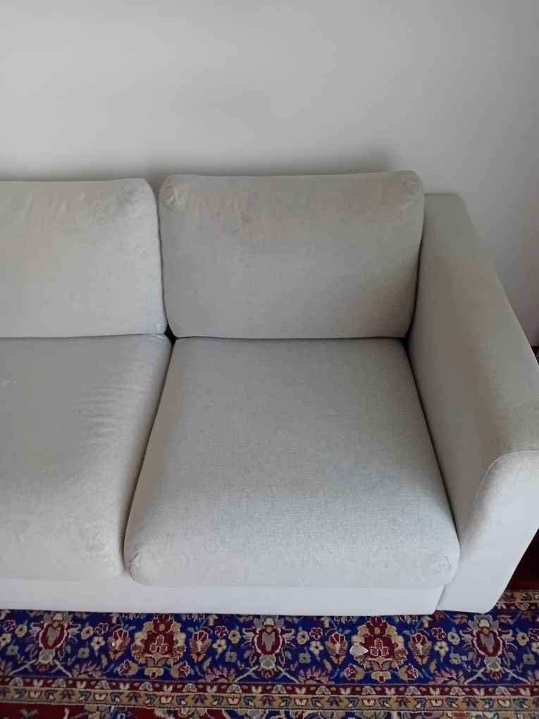 Sofá ikea com fronhas laváveis