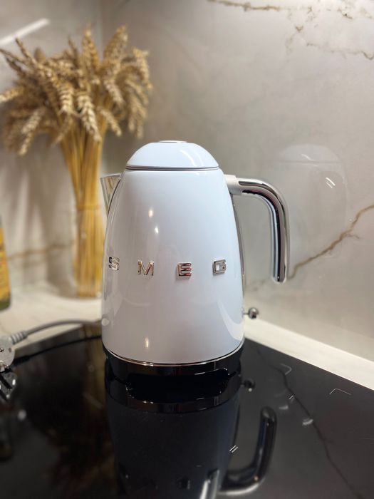 Czajnik SMEG 1,7 l model KLF03 niebieski