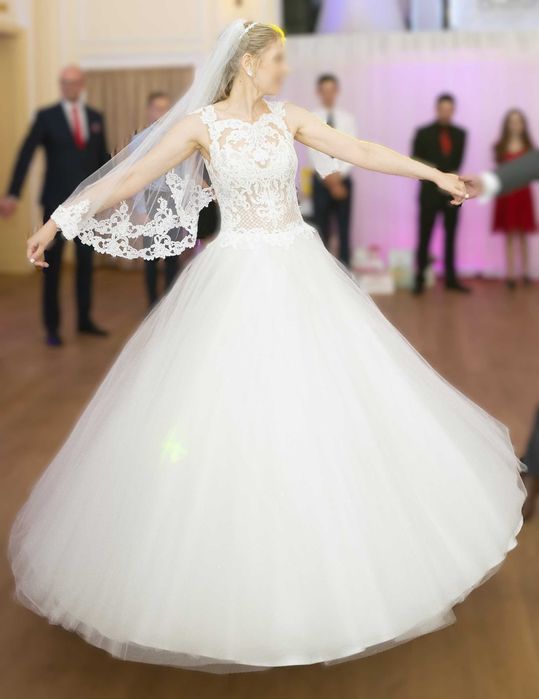 Piękna suknia ślubna princessa MS Moda, India + welon