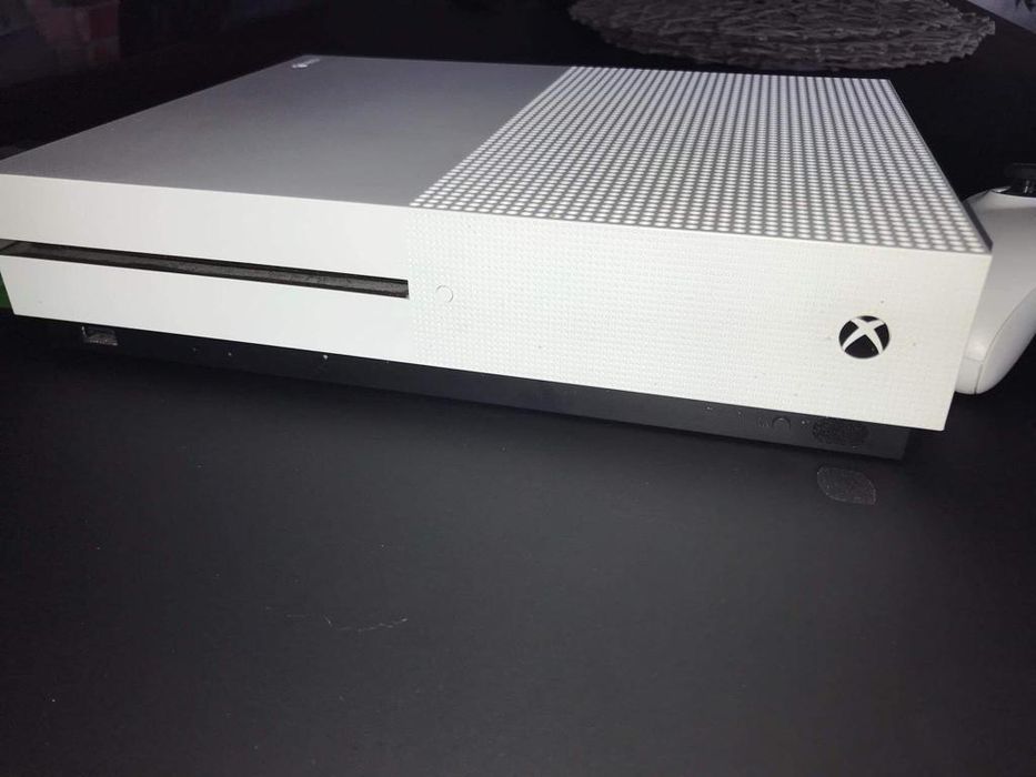Xbox one s 1 TB jak nowy z padem