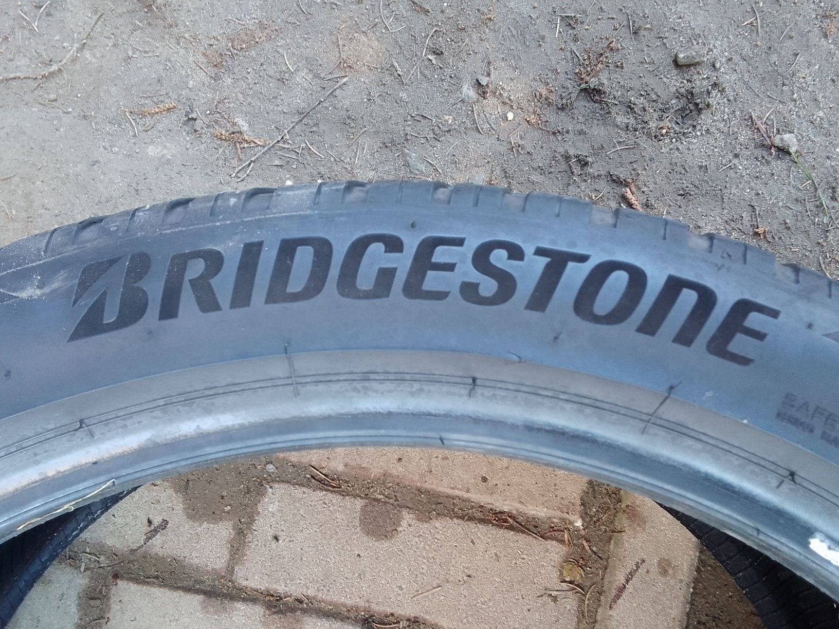 Opona zimowa 275/40r22 BRIDGESTONE 2021r
