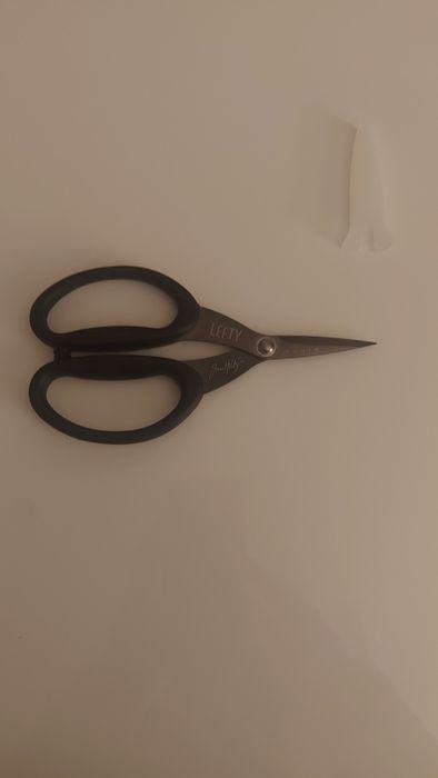 Tesoura para esquerdinos