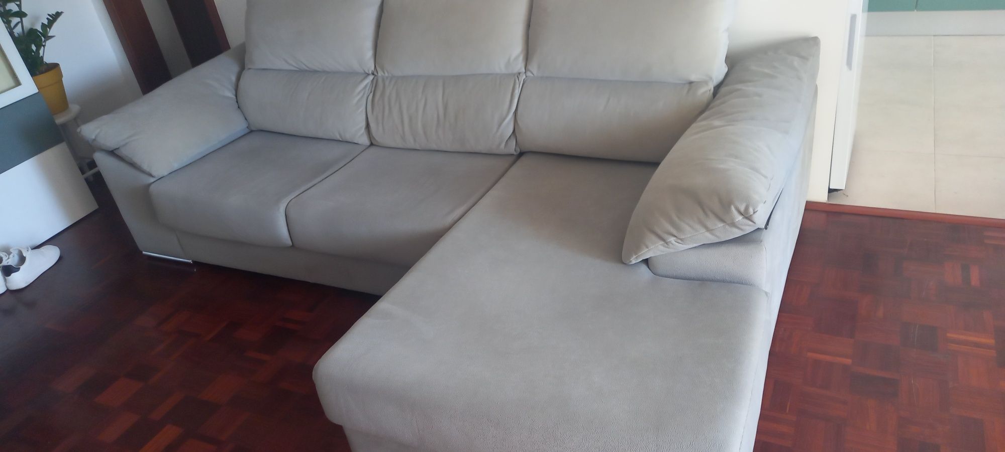 Vende se sofa com chaise long tres lugares