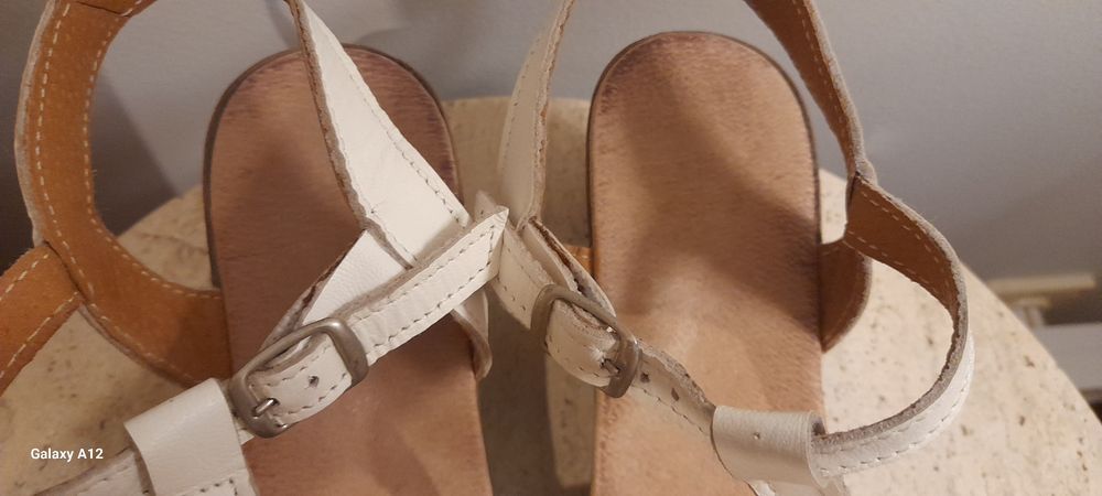 Sandálias brancas