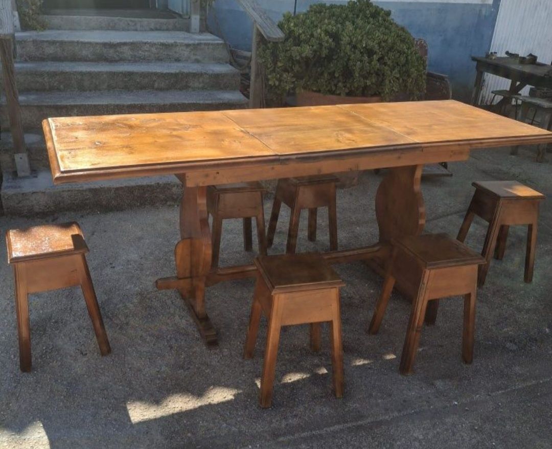 Mesa rustica com bancos