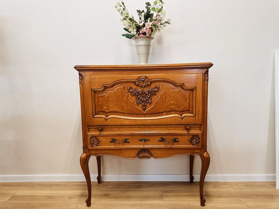 Zadbana komoda ludwikowska / barek na smukłych nóżkach :)