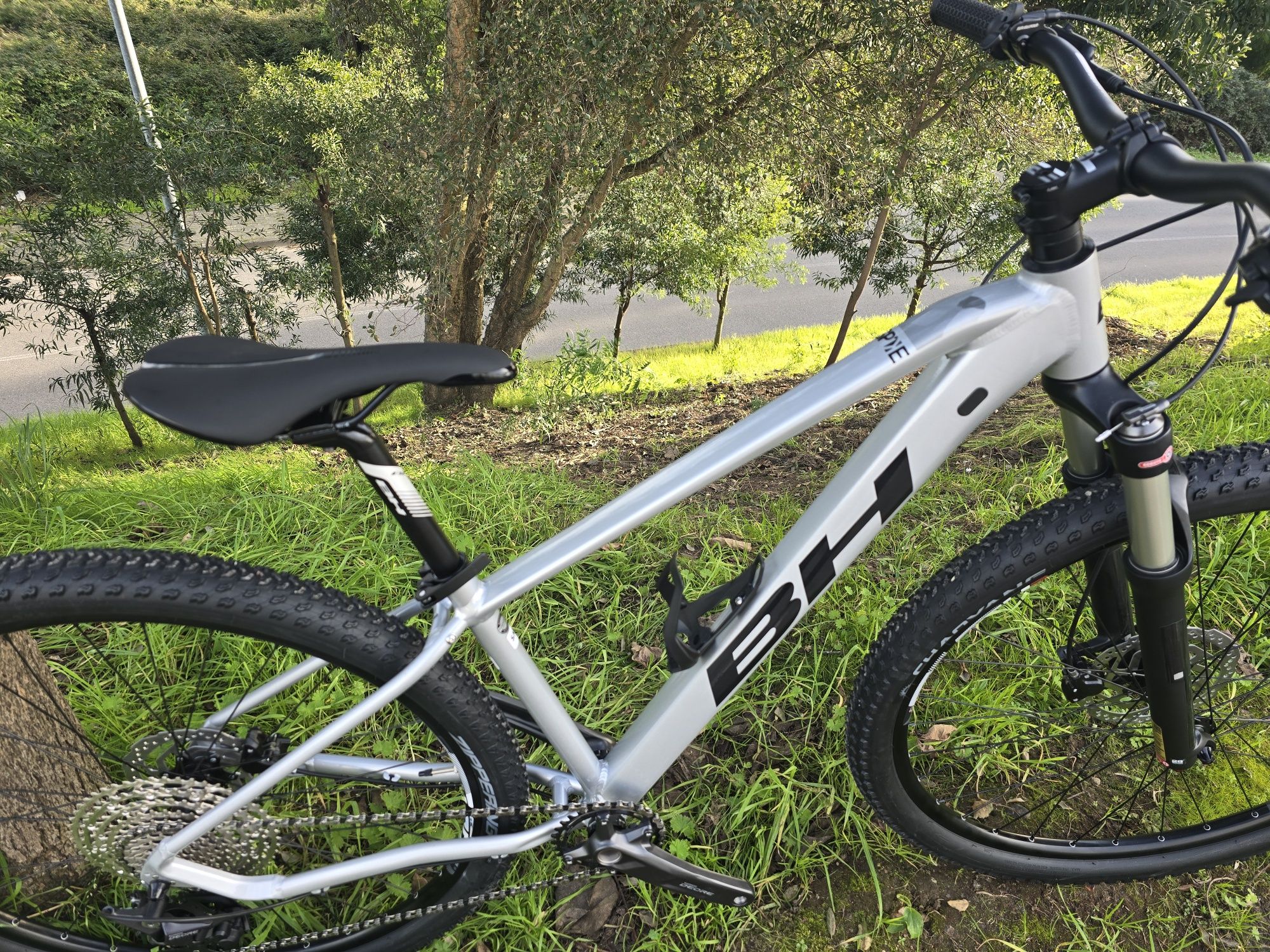 Btt 29 s nova 11x1v com suspensao a ar
