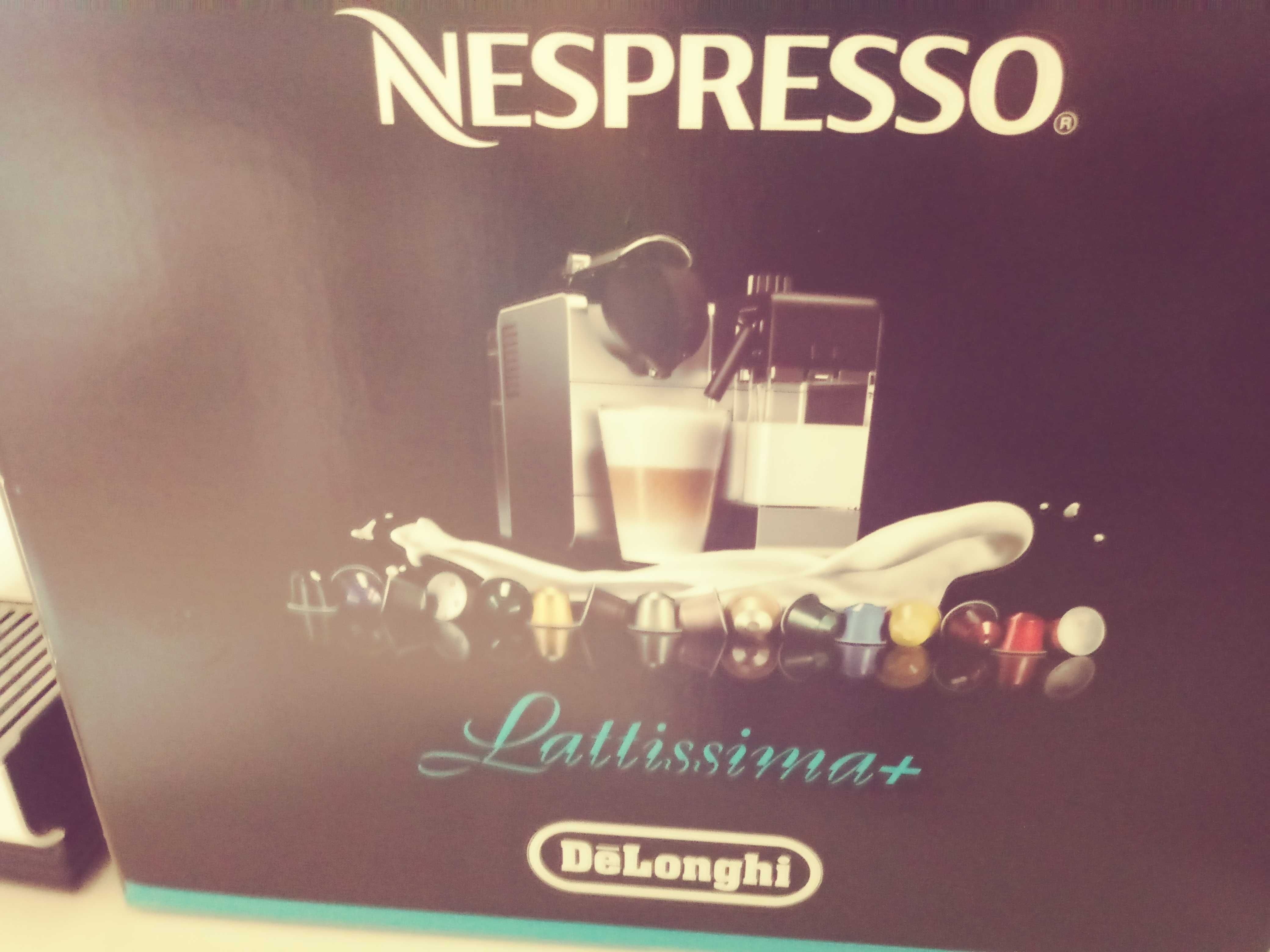 Ekspres De Longhi Nespresso Lattisima biały ze spieniaczem do mleka