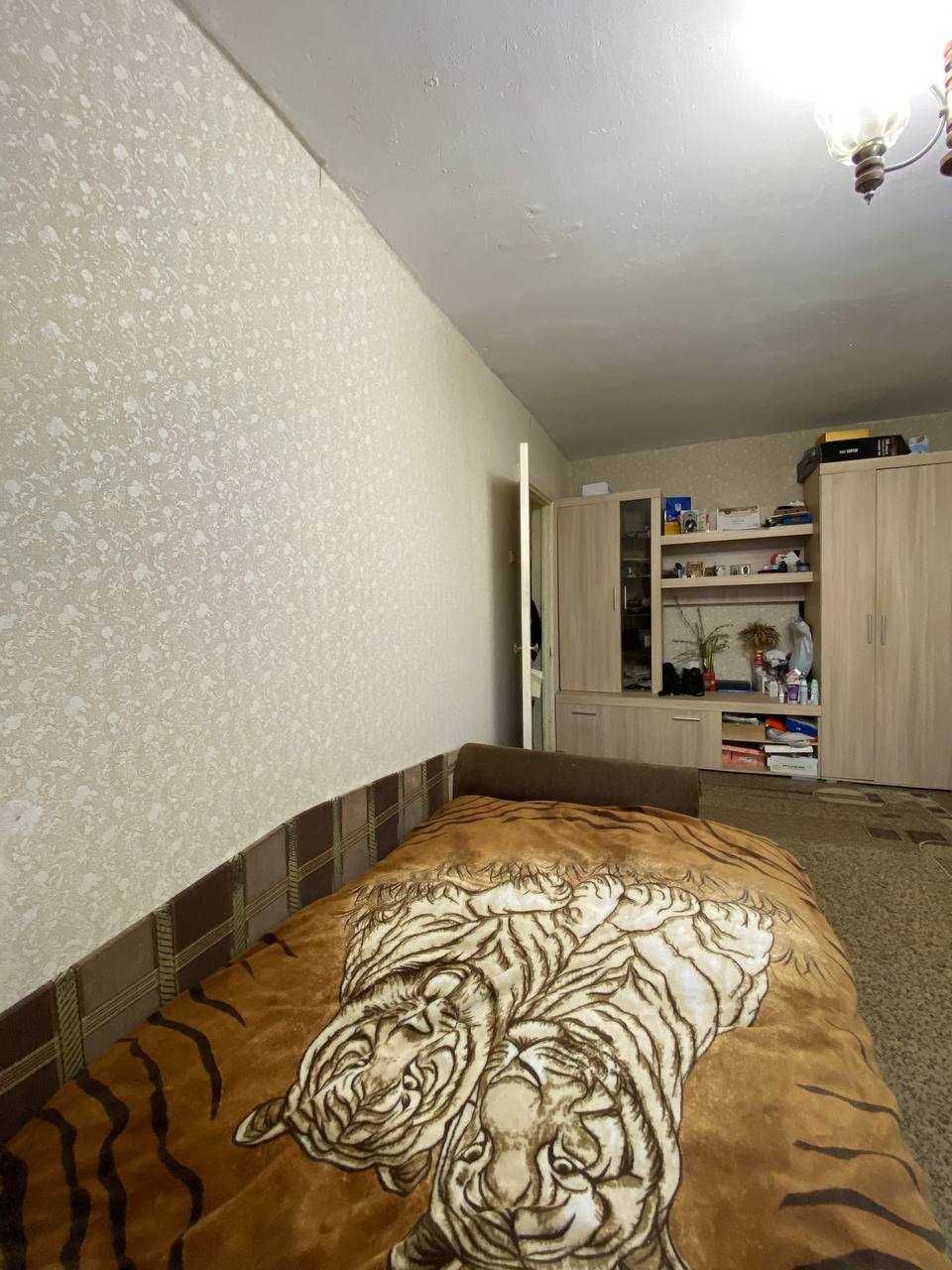 Продам квартиру 2к Тополь-3