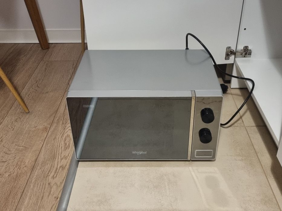 Zadbana mikrofalówka whirpool