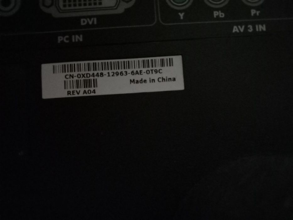 Televisão da marca DELL com colunas a funcionar 100porcento