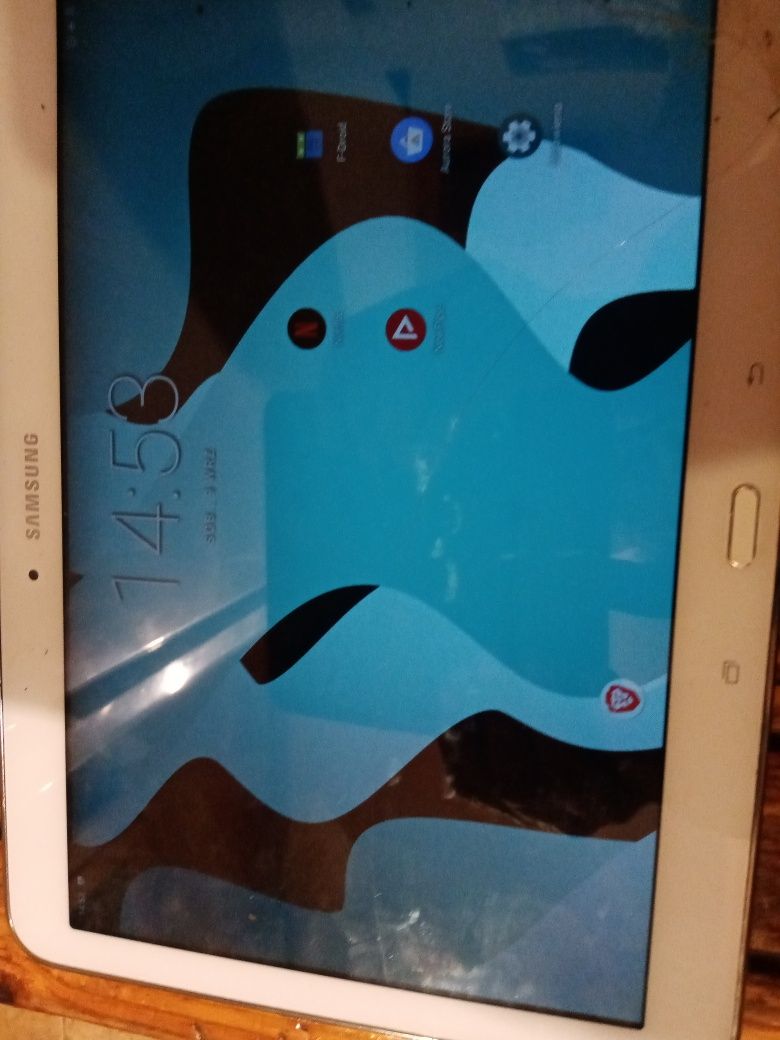 Samsung Galaxy Tab4 lekko uszkodzony