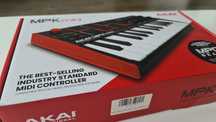 AKAI MPK mini – Klawiatura MIDI USB z padami + software