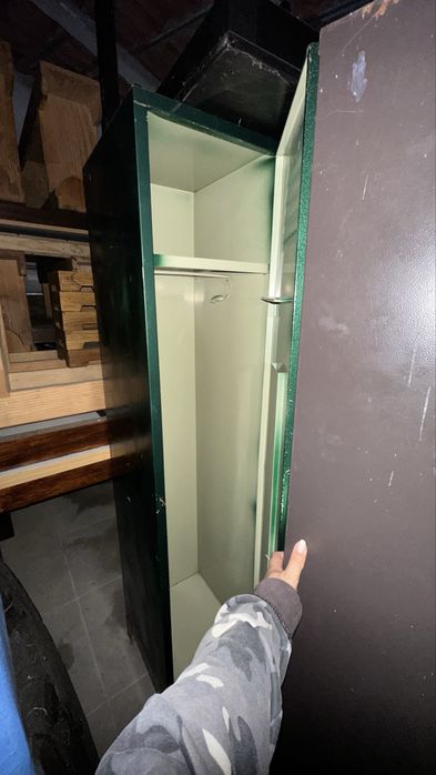 cacifo/ vestuário com 3 compartimemtos verticais usado