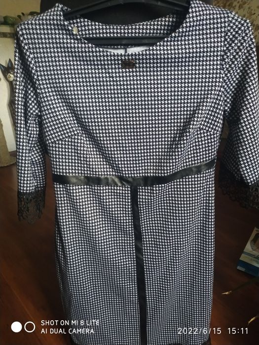 Класична сукня, дуже зручна