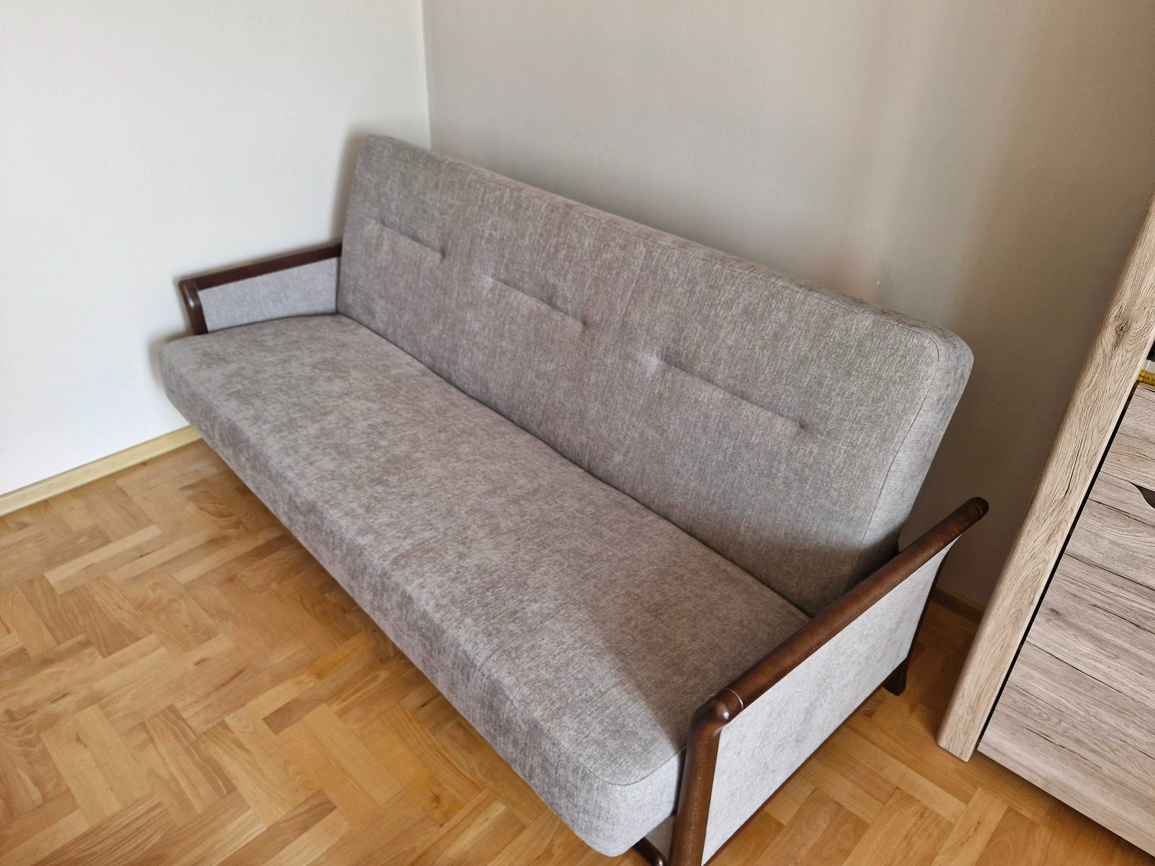 Nowa wersalka kanapa łóżko z drewnianymi elementami