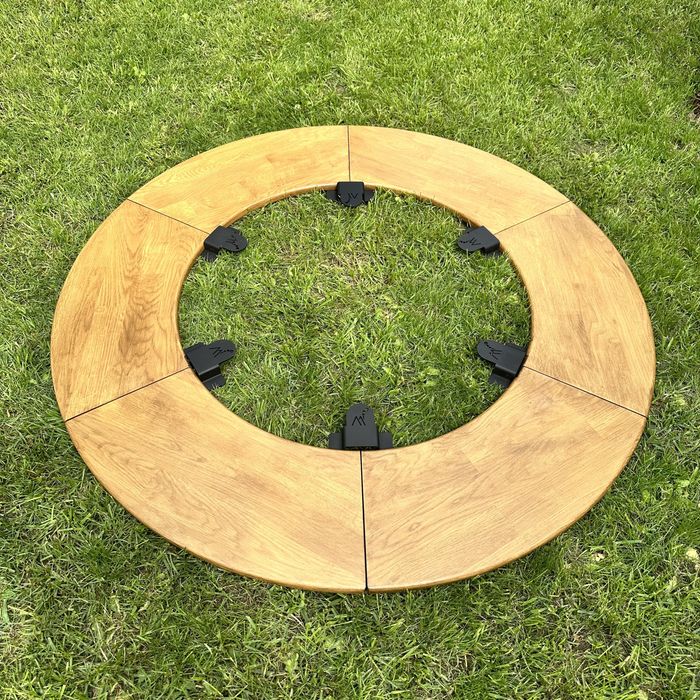 Барбекю мангал гриль с круговым столом.