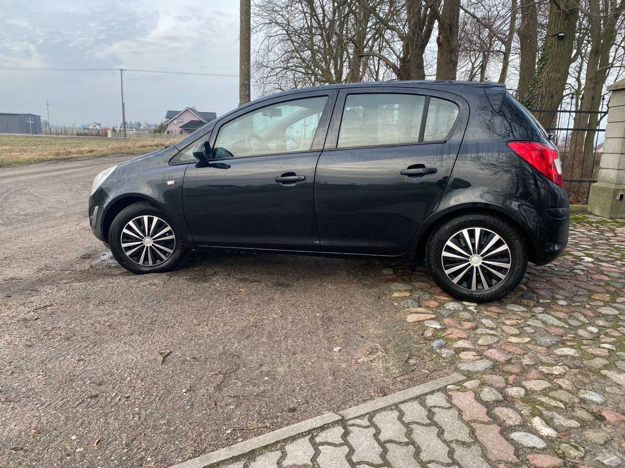 Opel Corsa D 1.2 benzyna - niski przebieg, klimatyzacja, salon Polska