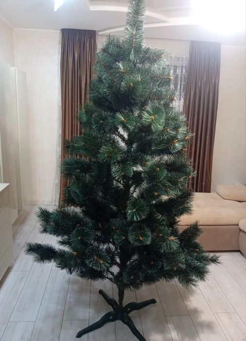 Ялинка штучна  .