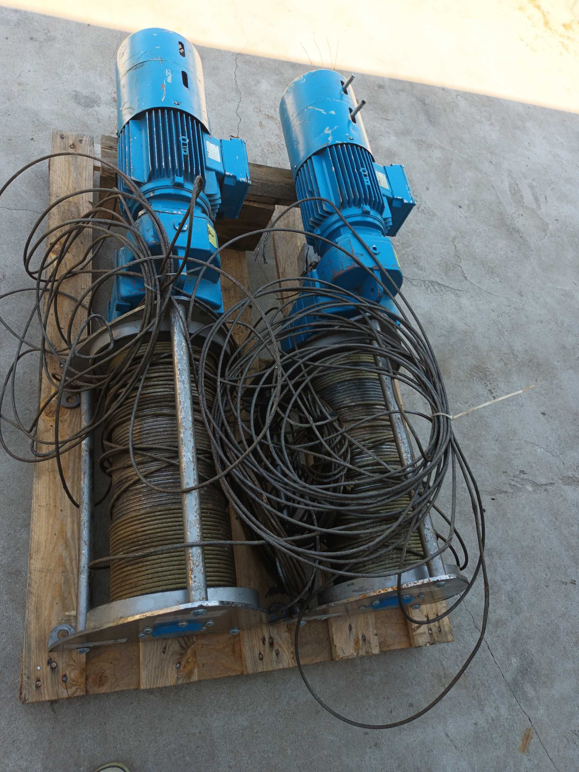 Wciągarka linowa elektryczna 320Kg 2,1 m/min 1 kw