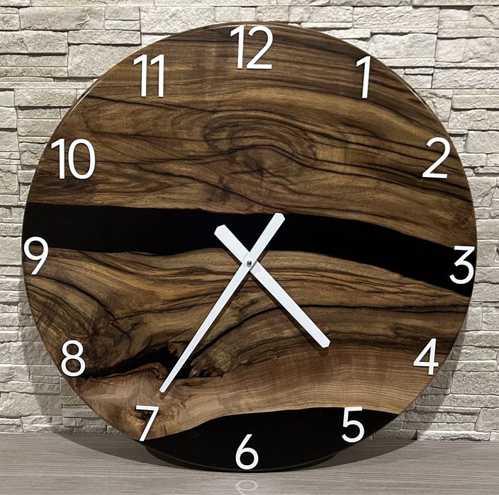 Zegar w stylu loft-drewno orzecha włoskiego z czarną żywicą 60 cm