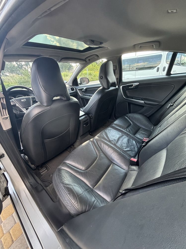 Volvo s60 t5 2011