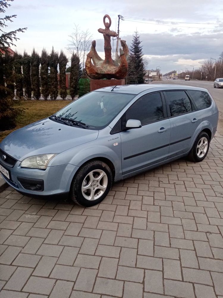 Автомобіль ford focus