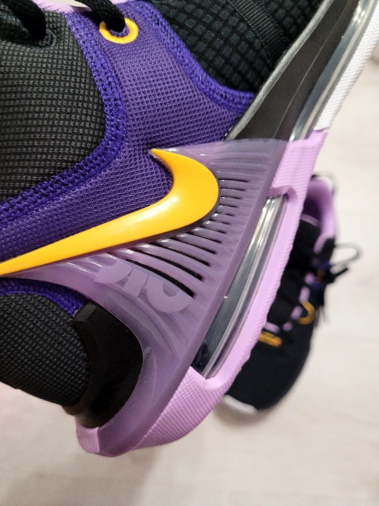 Кроссовки NIKE LEBRON Witness VII нові original