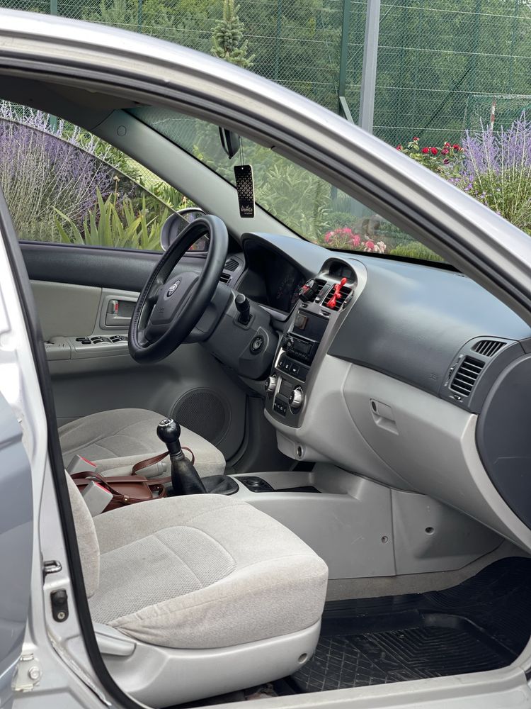 Продам Kia Cerato 1.6 в Дуже Гарному стані , Обслужена!