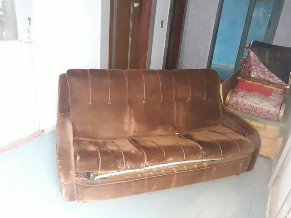 Продам два дивана под ремонт