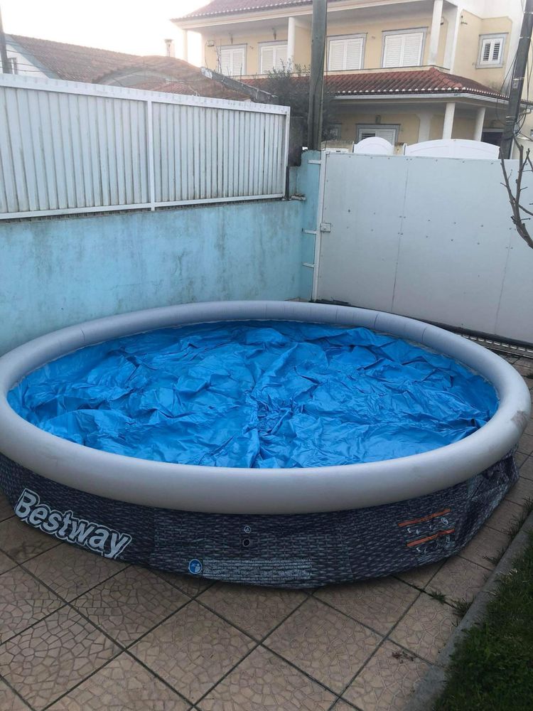 Piscina insuflável Bestway