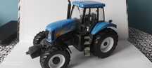 Model Ertl New Holand T8040 skala 1 32