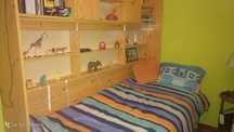 Quarto estúdio de solteiro com cama dupla.Bom estado!