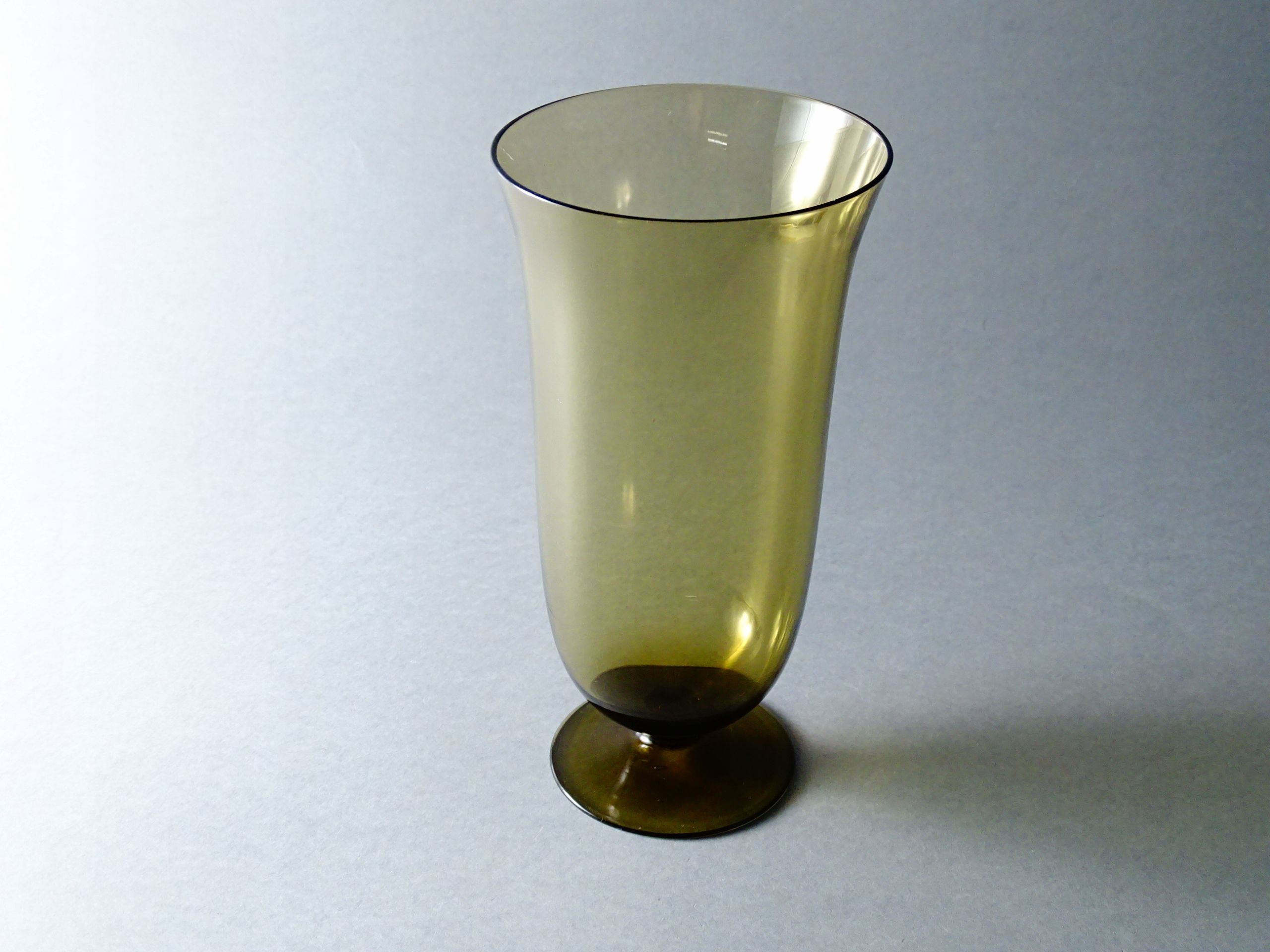 lata 50 piękny wazon z dymionego szkła
