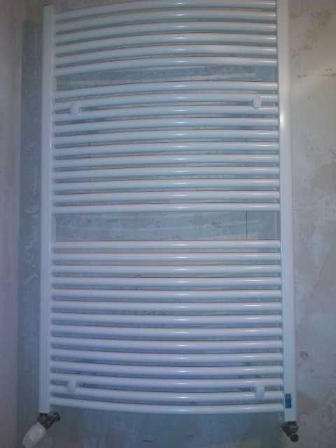 Grzejnik łazienkowy KORALUX 600 W, wym. 122x75.