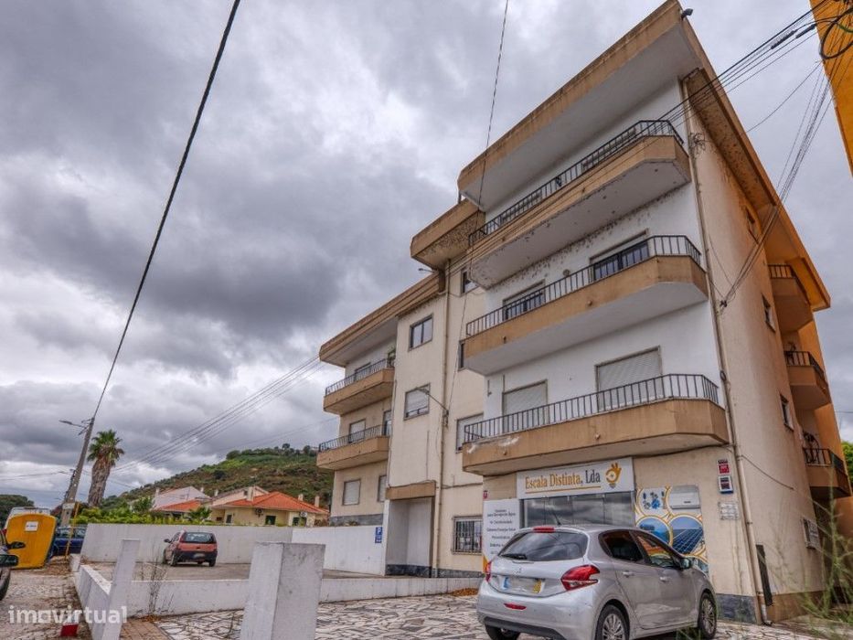 Prédio para Venda em Abrantes - 6 Apartamentos T3 + Loja Comercial