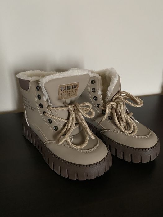 Зимові черевики взуття чоботи 35 розміру