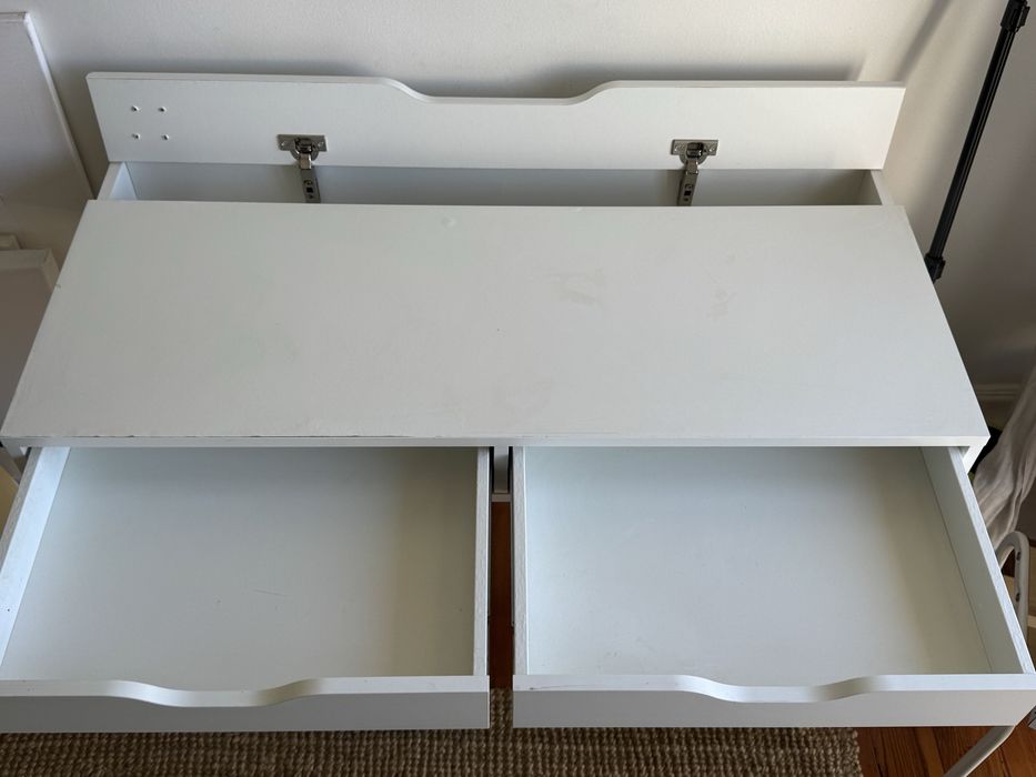 Desk IKEA ALEX in good condition