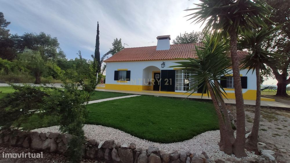 Quinta com moradia T2 em Setúbal - Oportunidade Única!