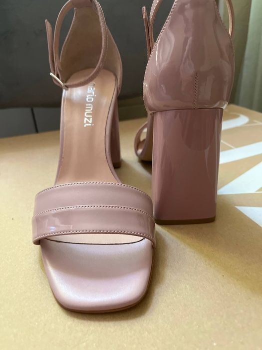 Босоніжки лакові натуральна шкіра