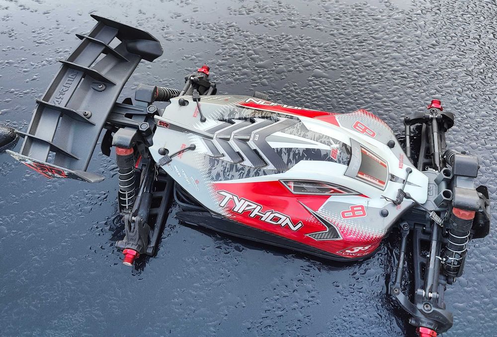 Arrma Typhon 3s BLX V3 (RPM, KATAR) + Baterias